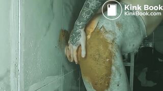 Pooping while fucking a dillo