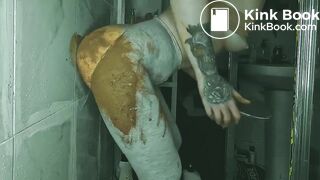 Pooping while fucking a dillo