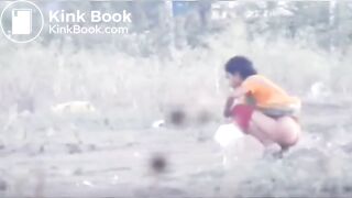INDIAN Village LADY SHITTING ASS WASH