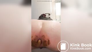 Quick toilet release