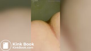 MILF takes her morning dump