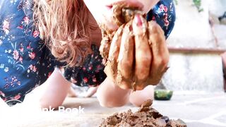 Fantastic woman fist her shitty asshole