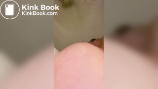 MILF takes her morning poo