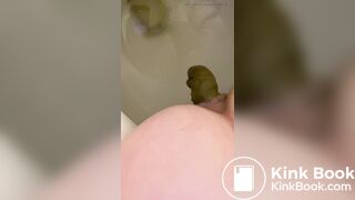 MILF takes her morning poo