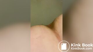 MILF takes her morning poo