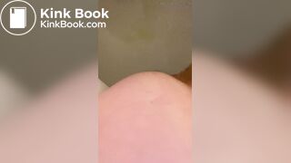 MILF takes her morning poo