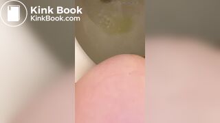 MILF takes her morning poo