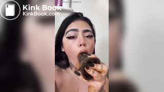 Latina sucking a dildo with shit