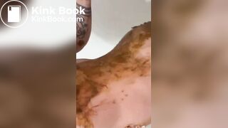 Latina sucking a dildo with shit