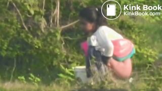 Desi girl open scat