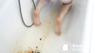 Richtig geile Durchfall.. German girl has diarrhea..