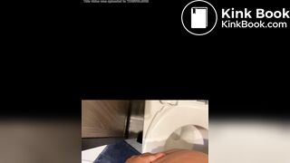 Sexy Big booty babe takes a nice dump