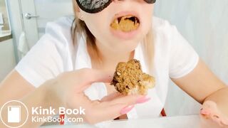 Scat addict girl eats shit sandwich and drinks her pee