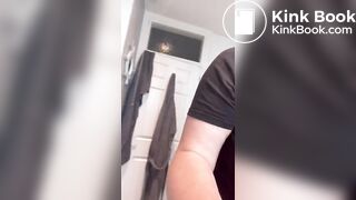 Desperate Shit In Yoga Pants