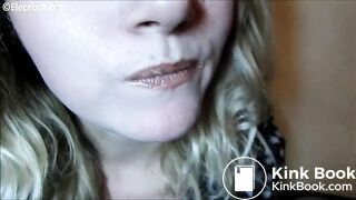 Hot blonde and her shitty cakes