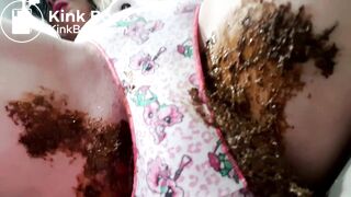 Poopy bulge in flowery panties