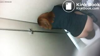 Beautiful butt caught shitting