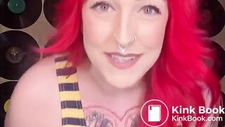 What colour panties is she going to do a poop in