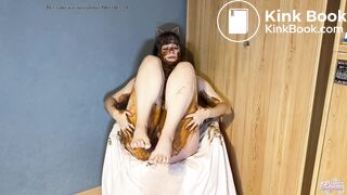 Brown Peaches - Shitting in my jumpsuit