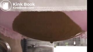 does it in her panty on public street