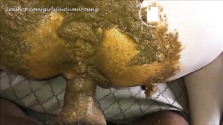 Messy scat couple playing