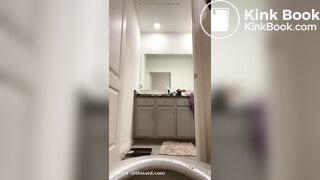 Big booty ebony release shit over toilet - video 6