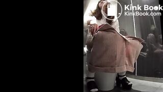Japanese girl pooping on toilet - video 4