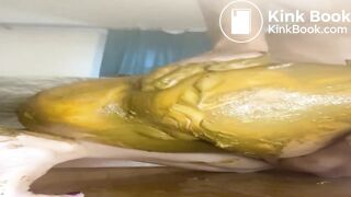 hot girl poops and smears