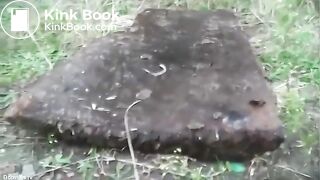 Полненькая жена получает клизму в фургоне на природе