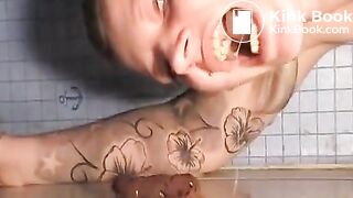 German lady licking poo.. Scheiß Haufen!
