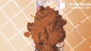 友達のアニメグッズにうんこ