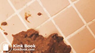 友達のアニメグッズにうんこ