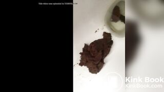 Hot Girl Takes a Dump