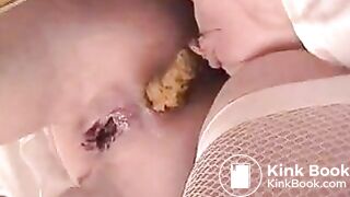 Teenage Lucy shits on a mirror