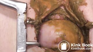 Painting Pussy with shit