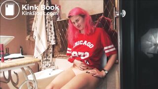 Pink haired girl pooping 2