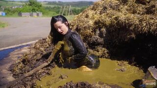 Rada Brewers Bucket Trap - Masturbating in cowshit