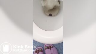 Indian girl shits/farts while showing her pretty toes