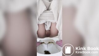 Chinese girl selfie poop 03
