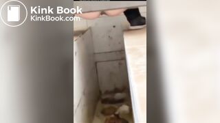 Girls poop in the toilet - video 2