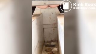 Girls poop in the toilet - video 2