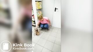 Женщина напоносила в магазине магнит