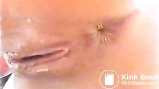 Women pooping - video 13