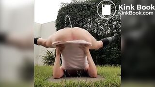 German girl poops and pees outside.. aufm Kopf!