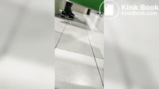 MUJER CAGA EN AURRERA