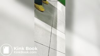 MUJER CAGA EN AURRERA