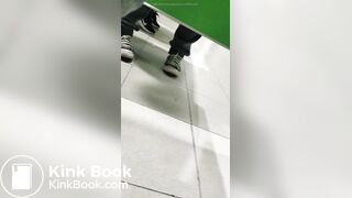 MUJER CAGA EN AURRERA