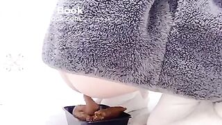 chinese girl pooping 1