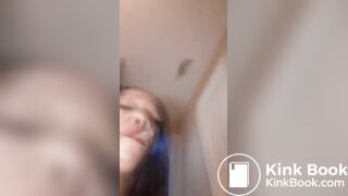 Pretty ebony milf poops