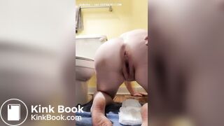 Amateur slut shitting @@